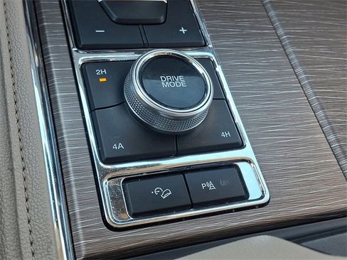 Used 2024 Ford Expedition Limited image 26