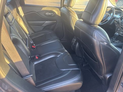 Used 2019 Jeep Cherokee Latitude Plus w/ Cold Weather Group image 9