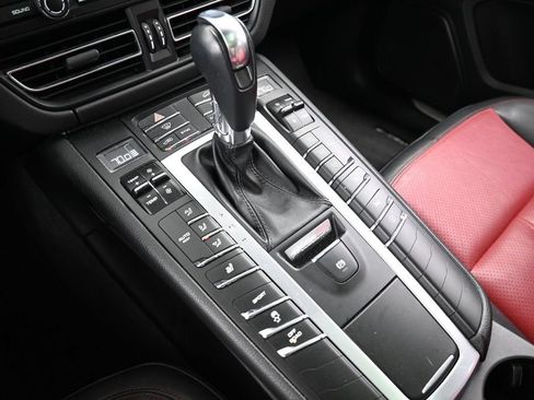 Certified 2021 Porsche Macan S AWD/4WD image 21