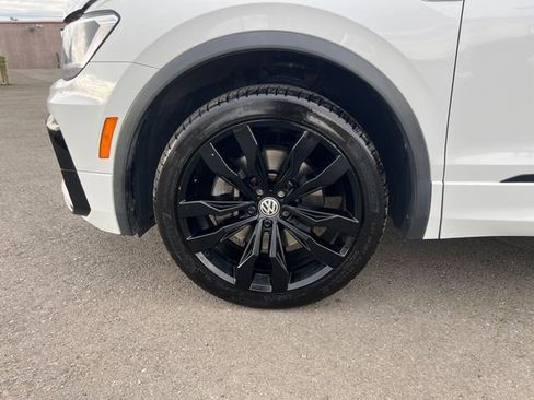 Used 2020 Volkswagen Tiguan SE R-Line image 30
