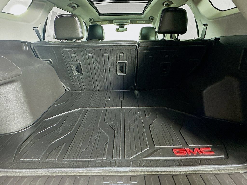 Used 2023 GMC Terrain SLT w/ Tech Package AWD/4WD image 31