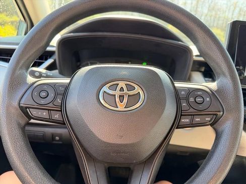 Used 2024 Toyota Corolla LE w/ LE Convenience Package FWD image 19