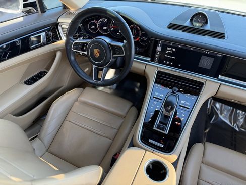 Used 2020 Porsche Panamera image 42