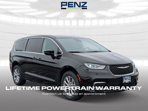 Used 2024 Chrysler Pacifica Touring-L AWD/4WD image 1