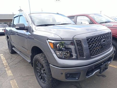 Used 2019 Nissan Titan SV w/ SV Convenience Package image 1
