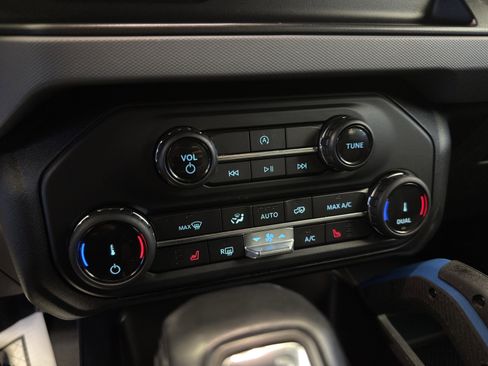 Used 2022 Ford Bronco Black Diamond image 22