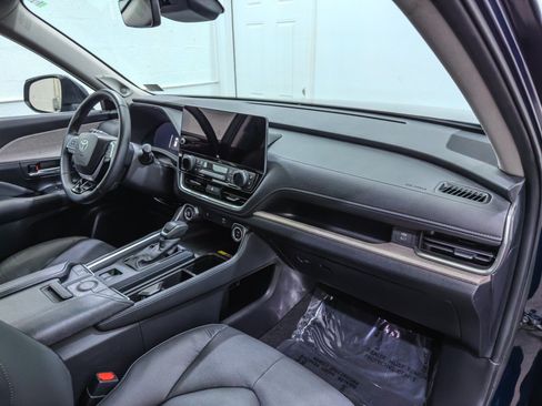 Used 2024 Toyota Grand Highlander AWD image 25