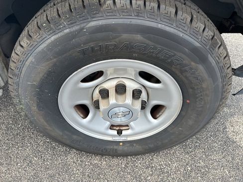 Used 2018 Chevrolet Express 2500 image 29