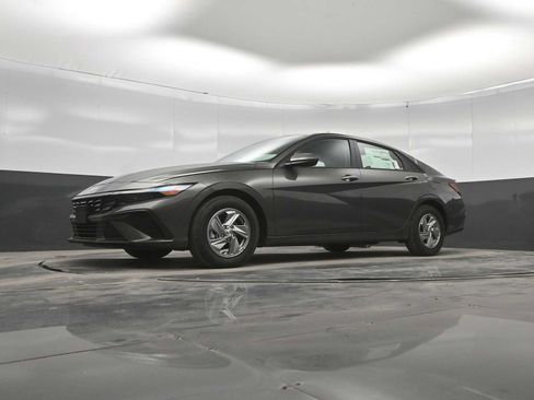 New 2026 Hyundai Elantra SE FWD image 35