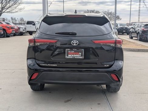 Used 2023 Toyota Highlander XLE image 7
