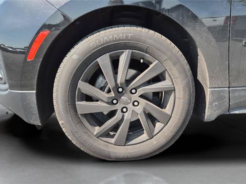 Used 2023 Chevrolet Equinox LS w/ LS Convenience Package FWD image 22
