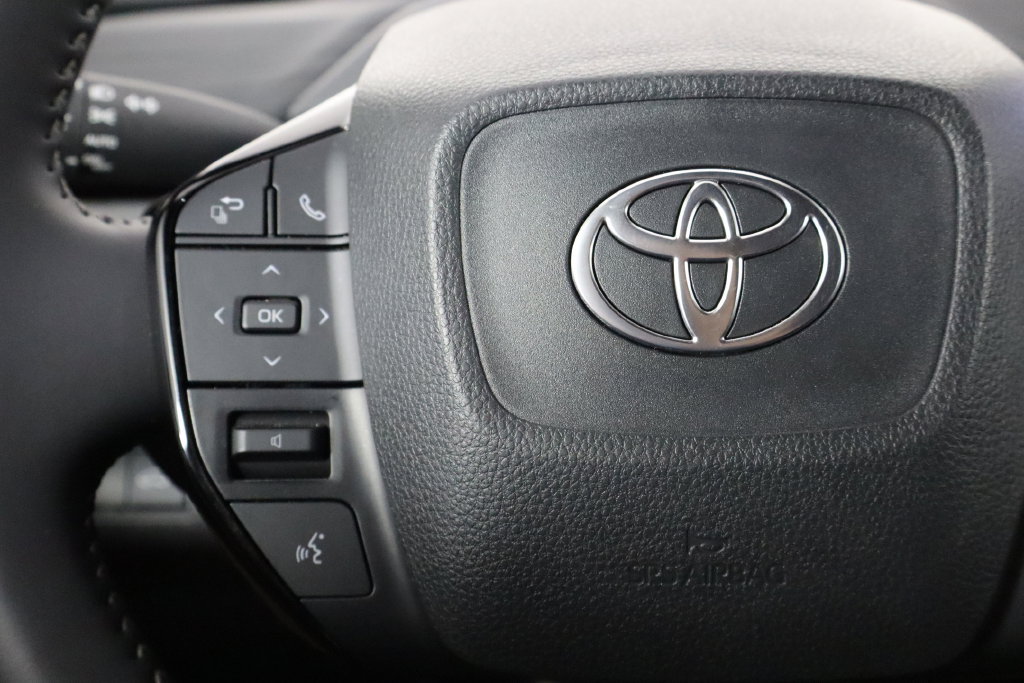 Used 2026 Toyota C-HR AWD/4WD image 8