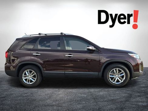Used 2014 Kia Sorento LX image 2