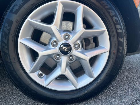 Used 2025 Kia Soul LX w/ LX Technology Package FWD image 27