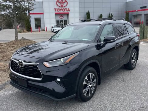 Used 2022 Toyota Highlander XLE image 1