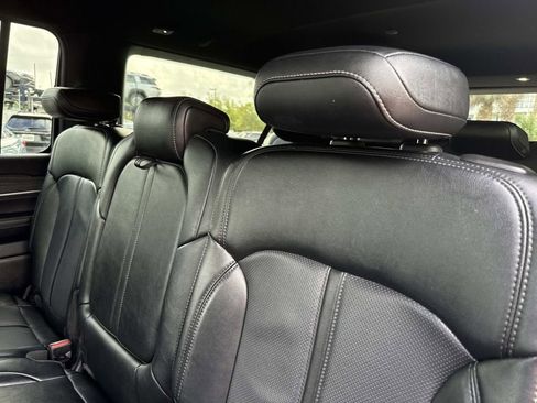 Used 2024 Jeep Wagoneer L Series II image 16