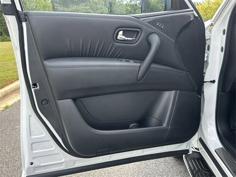 Certified 2024 Nissan Armada SL w/ Midnight Edition Package image 11