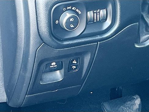 Used 2019 RAM 1500 Laramie AWD/4WD image 10