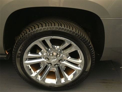 Used 2019 Chevrolet Suburban Premier w/ Premier Plus Edition image 9
