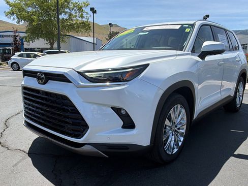 Used 2024 Toyota Grand Highlander AWD image 7