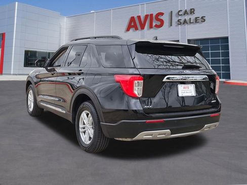 Used 2024 Ford Explorer XLT w/ Equipment Group 202A image 3