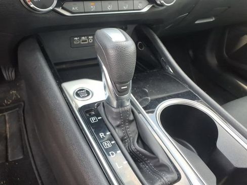 Used 2024 Nissan Altima 2.5 SV FWD image 18