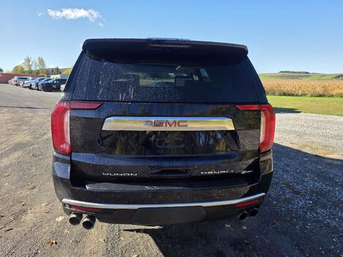 Used 2023 GMC Yukon Denali w/ Advanced Technology Package image 4