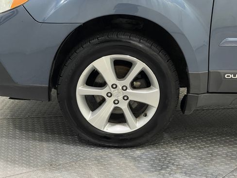 Used 2013 Subaru Outback 2.5i Limited AWD/4WD image 34