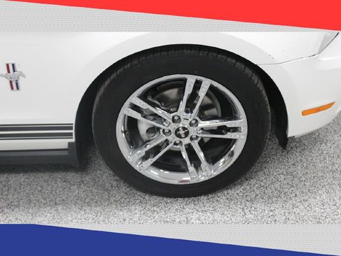Used 2010 Ford Mustang Premium image 31