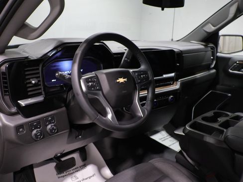 Used 2023 Chevrolet Silverado 1500 LT AWD/4WD image 14