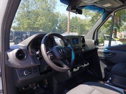 Used 2024 Mercedes-Benz Sprinter 2500 image 18