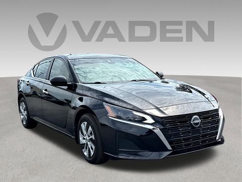 Used 2024 Nissan Altima 2.5 S FWD image 1
