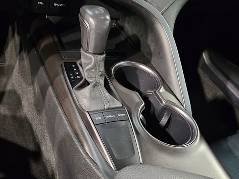 Used 2024 Toyota Camry SE image 31