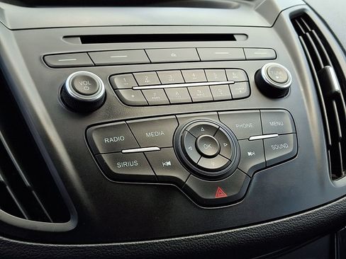 Used 2018 Ford Escape SE w/ SE Sport Appearance Package FWD image 17