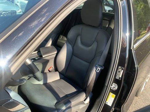 Used 2019 Volvo XC60 T6 Momentum w/ Multimedia Package AWD/4WD image 17