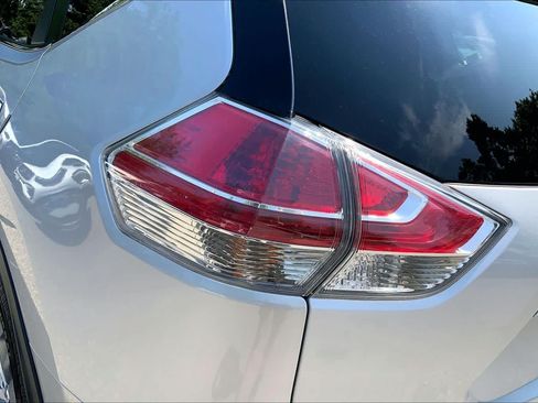 Used 2015 Nissan Rogue SL AWD/4WD image 28
