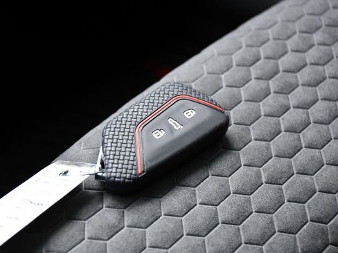 Used 2025 Volkswagen GTI SE FWD image 30