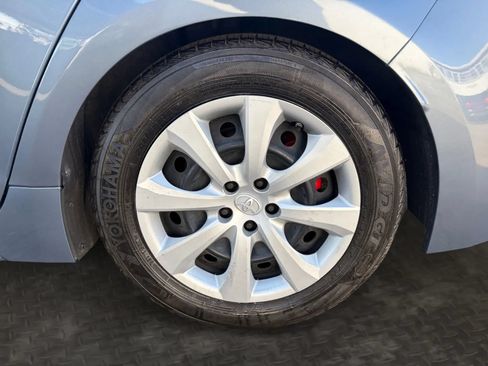 Used 2022 Toyota Corolla LE FWD image 38