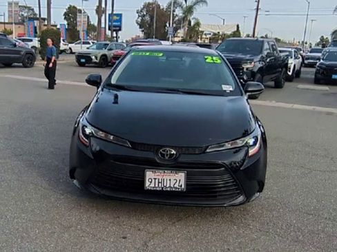 Used 2025 Toyota Corolla LE image 3