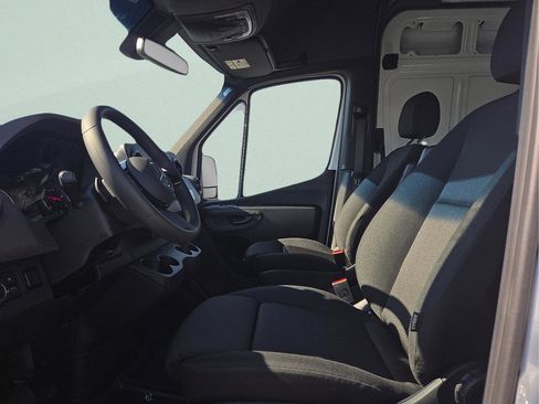 Used 2025 Mercedes-Benz Sprinter 2500 image 14