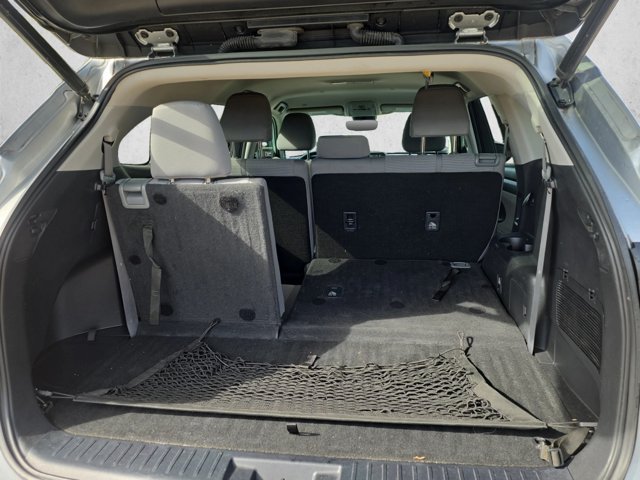 Used 2022 Toyota Highlander LE FWD image 6