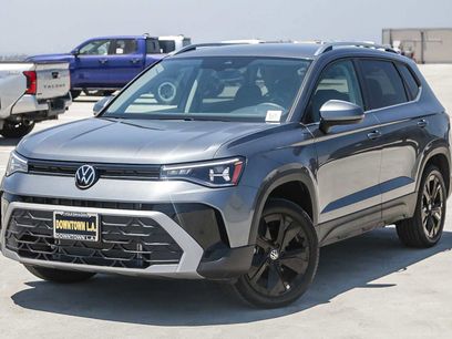 New 2025 Volkswagen Taos SE w/ Black Wheel Package