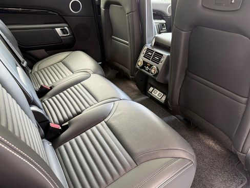 Used 2025 Land Rover Discovery S AWD/4WD image 32