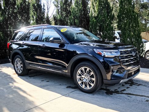 Used 2025 Ford Explorer Active w/ Active Comfort Package AWD/4WD image 11