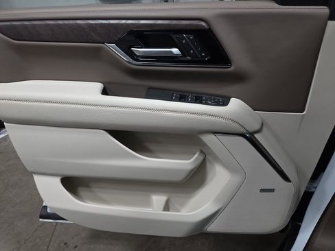 Used 2026 GMC Yukon XL Denali w/ Denali Reserve Package image 32