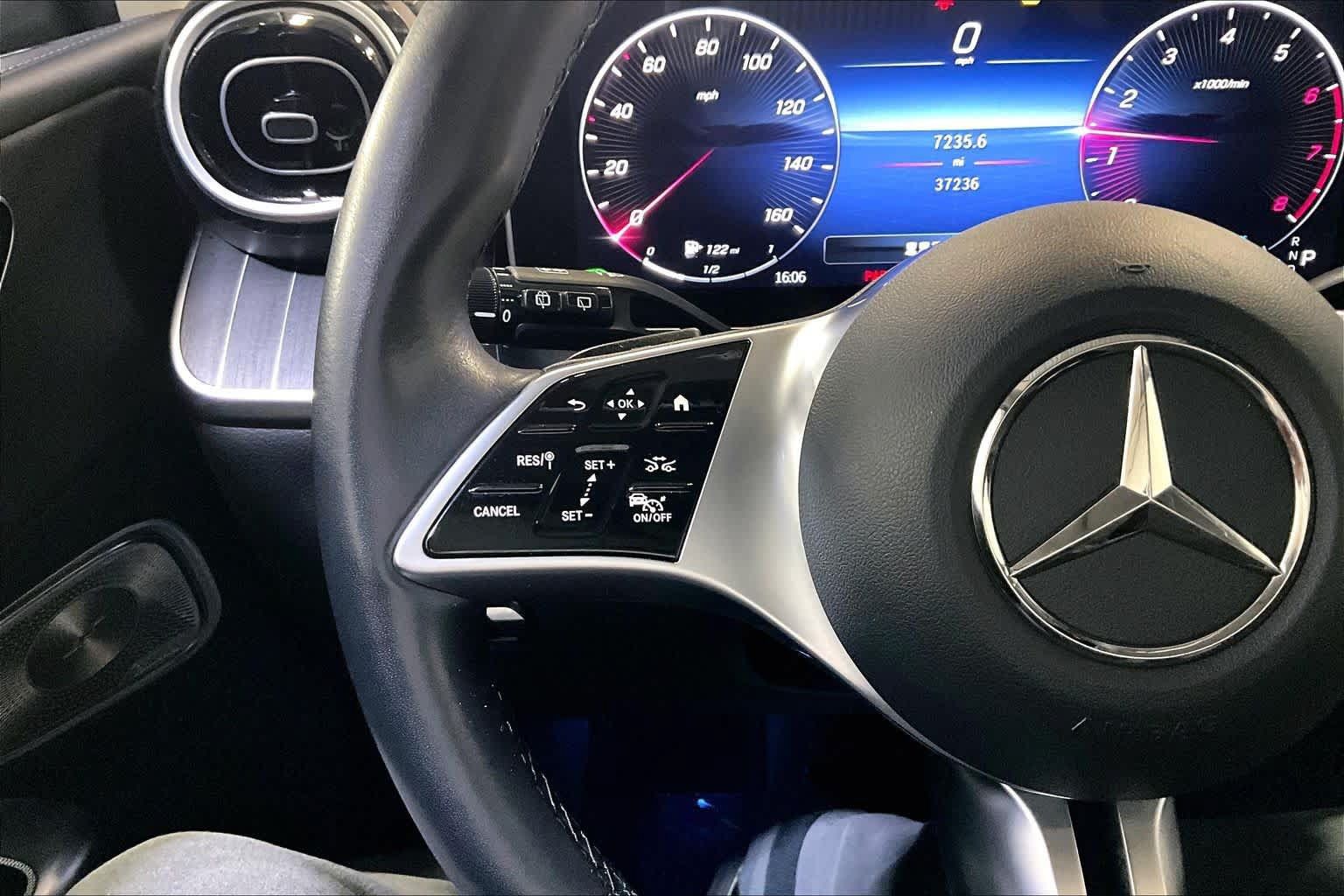 Used 2023 Mercedes-Benz GLC 300 4MATIC image 24