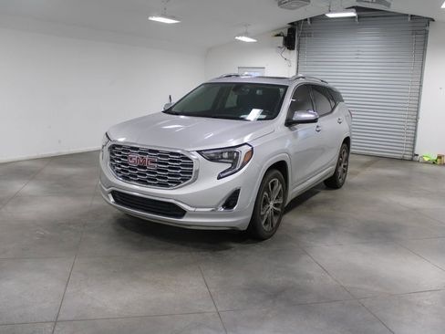Used 2018 GMC Terrain Denali w/ Comfort Package image 4