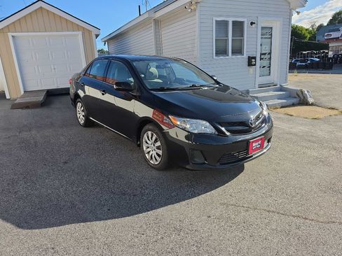 Used 2013 Toyota Corolla LE FWD image 2