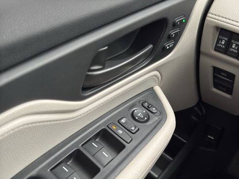 Used 2025 Honda Odyssey EX-L image 30
