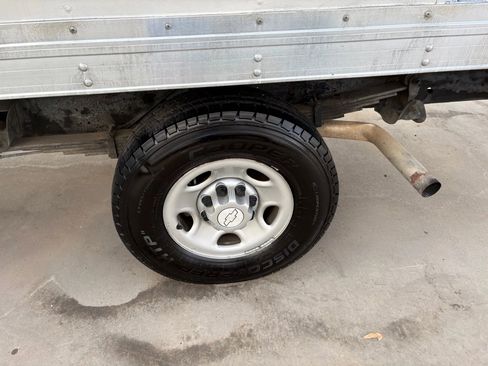 Used 2017 Chevrolet Express 3500 image 18